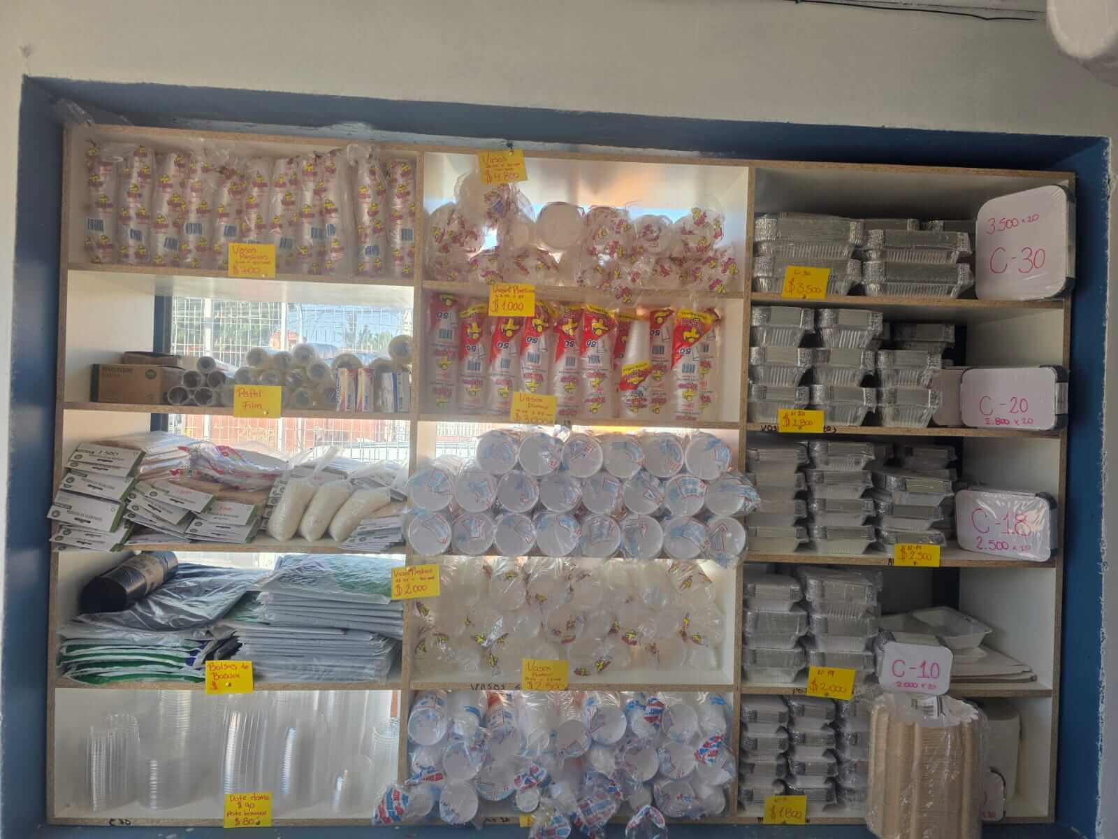 Productos desechables en minimarket La Esquina en Copiapó